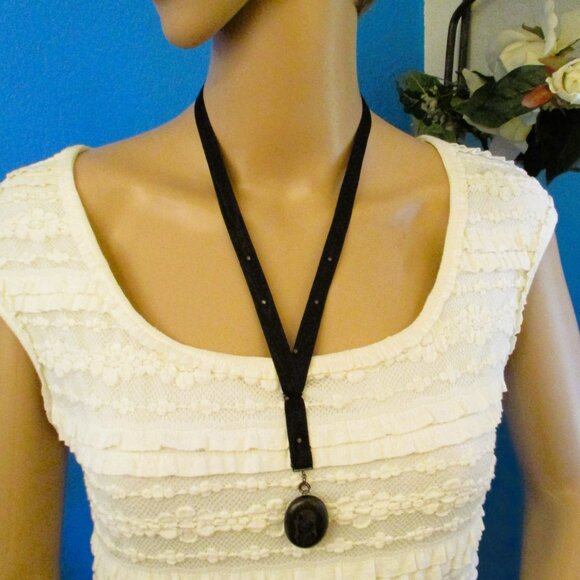 ANTIQUE Gutta Percha Locket Necklace with Photo ~ VICTORIAN Sailor Photo Locket - Picture 3 of 15